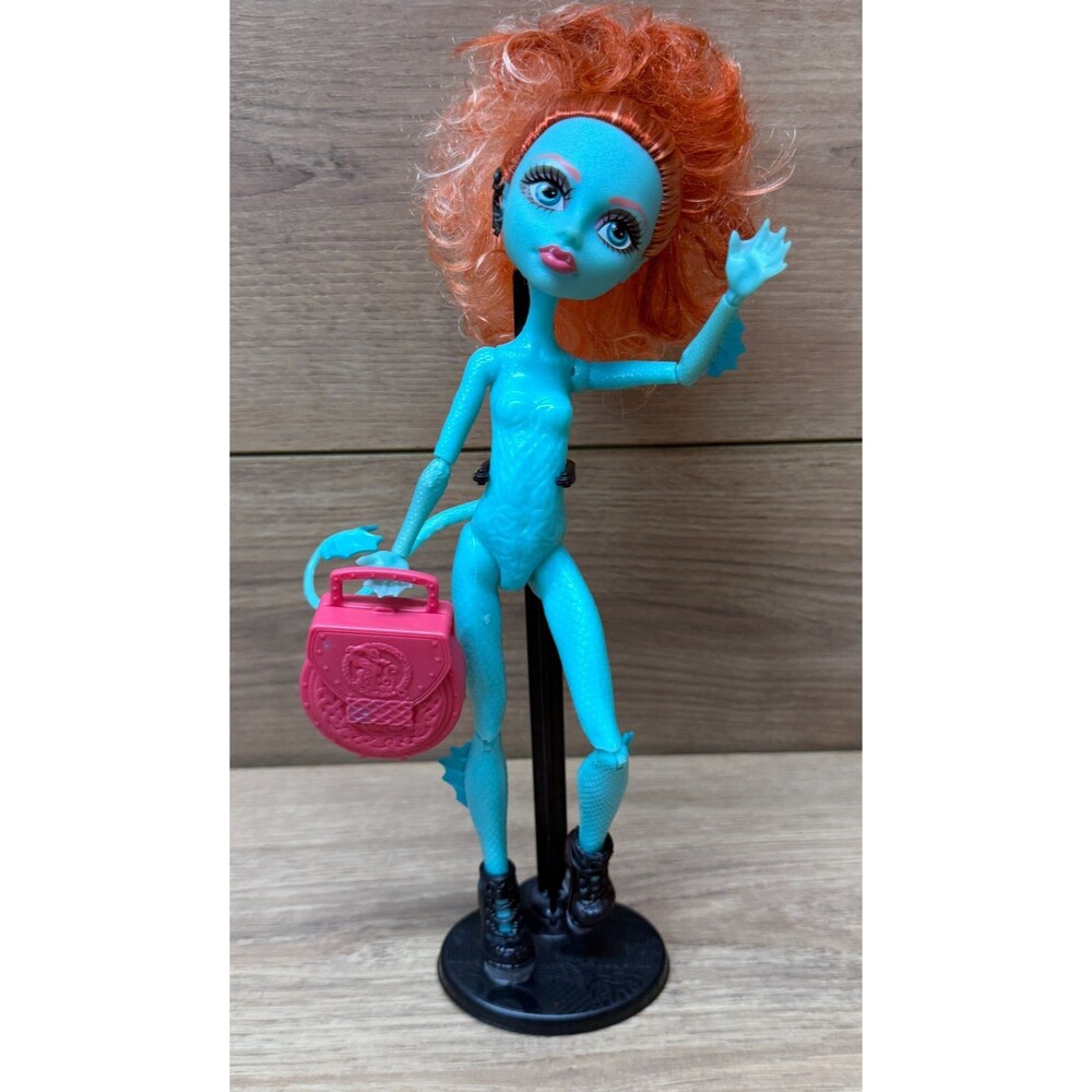 Monster High Lorna McNessie Doll Nude Blue Scaled Tail Purse Boots & Stand